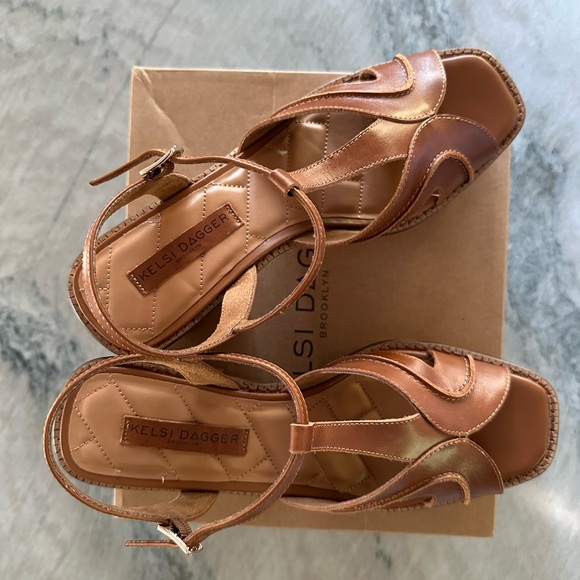 Kelsi Dagger-  Platform Clogs - Picture 3 of 7